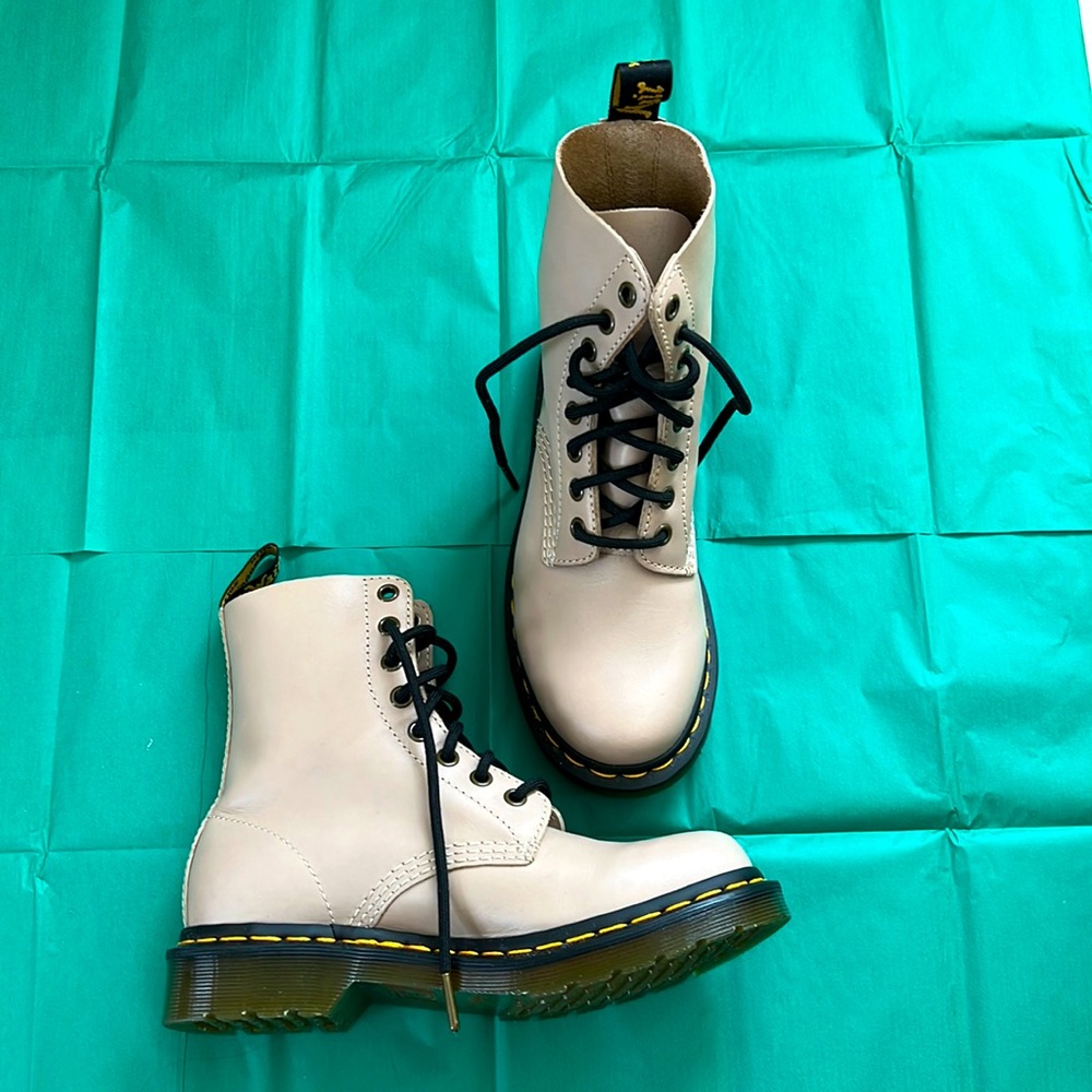 Dr. Martens 1460 Pascal boot sz 6